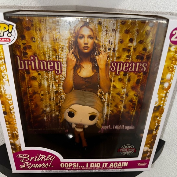 Funko pop Britney Spears #26 - Picture 2 of 4